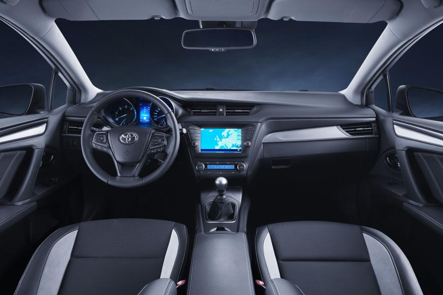  Toyota Avensis Wagon 2015 года  (фото 32 из 33)